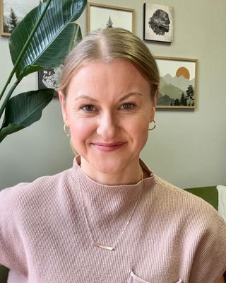 Photo of Dr. Morgan Davies, Psychologist, PsyD, RPsych