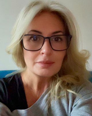 Photo of Liza Irvine, Psychotherapist, MA, MBACP