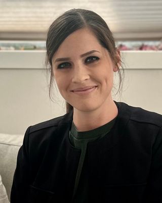 Photo of Melody Graham Flores, Registered Psychotherapist (Qualifying), AT, ExAT