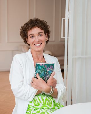 Photo of Justine Hajduk, Psychotherapist, MSc, MIACP