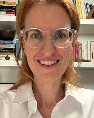 Photo of Carolina Dias, Psychotherapist, DCounsPsych, BACP