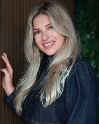 Photo of Annie Wysong, Registered Mental Health Counselor Intern, MA, RMHCI