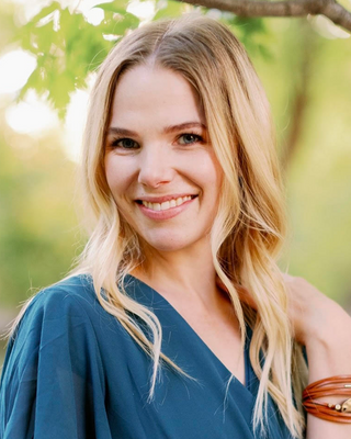 Photo of Laura Davies - Center for Couples and Families, Marriage & Family Therapist Associate, LAMFT