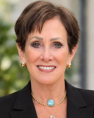 Photo of Linda Reff Summer, Clinical Social Work/Therapist, LCSW, CRAT