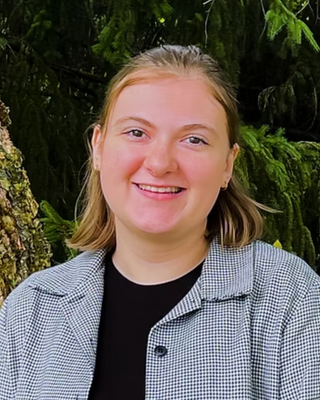 Photo of Maddy Ouzoonian, Licensed Master Social Worker, MSW, LLMSW