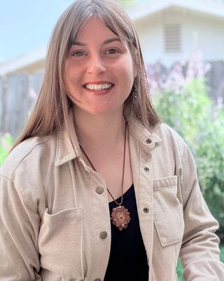 Photo of Tori Lynn Farris, Marriage & Family Therapist, LMFT, Reiki 3, 200 RYT