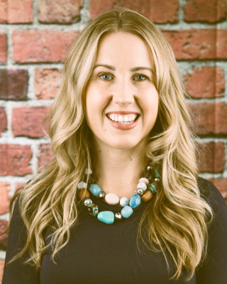 Photo of Amanda Graff, Registered Psychotherapist (Qualifying), MACP, MA, BAH