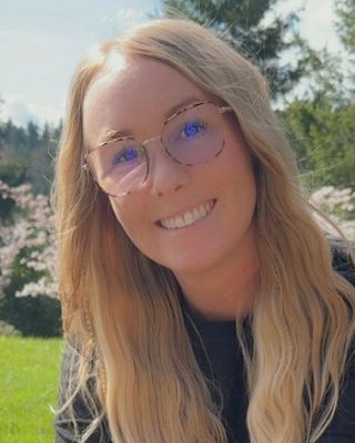 Photo of Ashley Lynn Frantzen - InnerBloom Therapy | Ashley Frantzen, Clinical Social Work/Therapist, LSWAIC, CYMHS