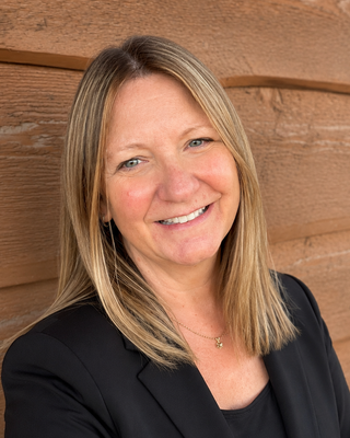 Photo of Dr. Nicole Nayoski, Psychologist, PhD, RPsych