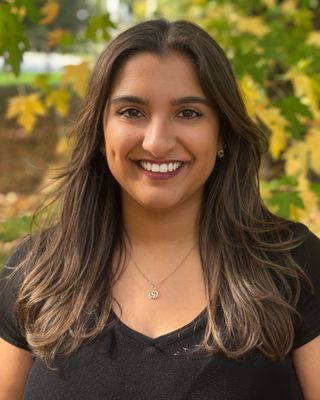 Photo of Sarra Rashid, Registered Psychotherapist (Qualifying), BA