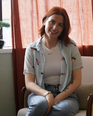 Photo of Julia Glover, Psychotherapist, MNCPS Acc.