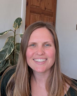 Photo of Alicia Frimley - Alicia- CBT for Self-Esteem, Anxiety and Trauma, Psychotherapist, MBABCP