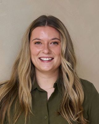 Photo of Erin Hardy, Registered Psychotherapist (Qualifying), RN, BScN, MACP(c)
