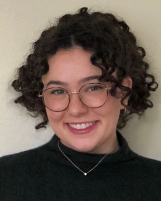 Photo of Eliza Glovin, Licensed Master Social Worker in New York, NY