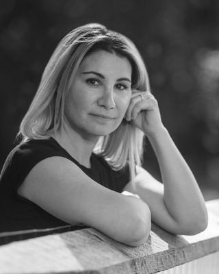 Photo of Lindsay Lederman, Art Therapist, ATR-BC, LPAT, LCAT, CLAT