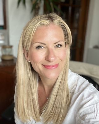 Photo of Dr Kate Rhodes, Psychologist, PsychD, HCPC - Clin. Psych.