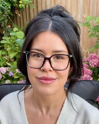 Photo of Dr Emily Leonhardt-Tyler, Psychologist, PsychD, HCPC - Couns. Psych.