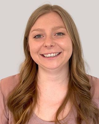 Photo of Alannah McEvoy, Registered Psychotherapist in Niagara Falls, ON