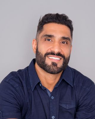 Photo of Arman Esmaili, Registered Psychotherapist (Qualifying)
