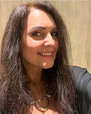 Photo of Roxanne Edmonds, Psychotherapist, MBACP