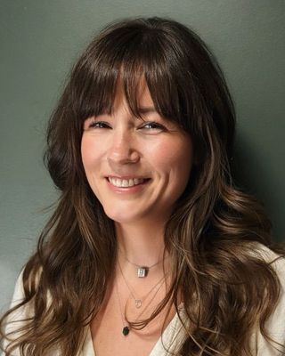 Photo of Lindsay McNeil, Psychologist, DPsyc