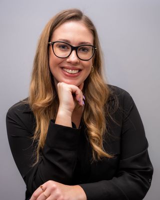 Photo of Victoria Gilmour, Registered Psychotherapist (Qualifying), MACP, BSc