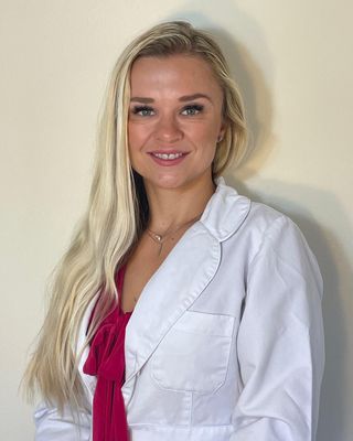Photo of Anna Hadilaksono, Psychiatric Nurse Practitioner, PMHNP