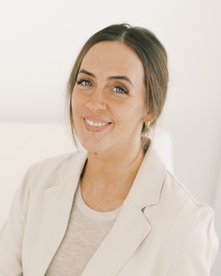 Photo of Cara de Boer, Licensed Professional Clinical Counselor, LPCC, LMHC
