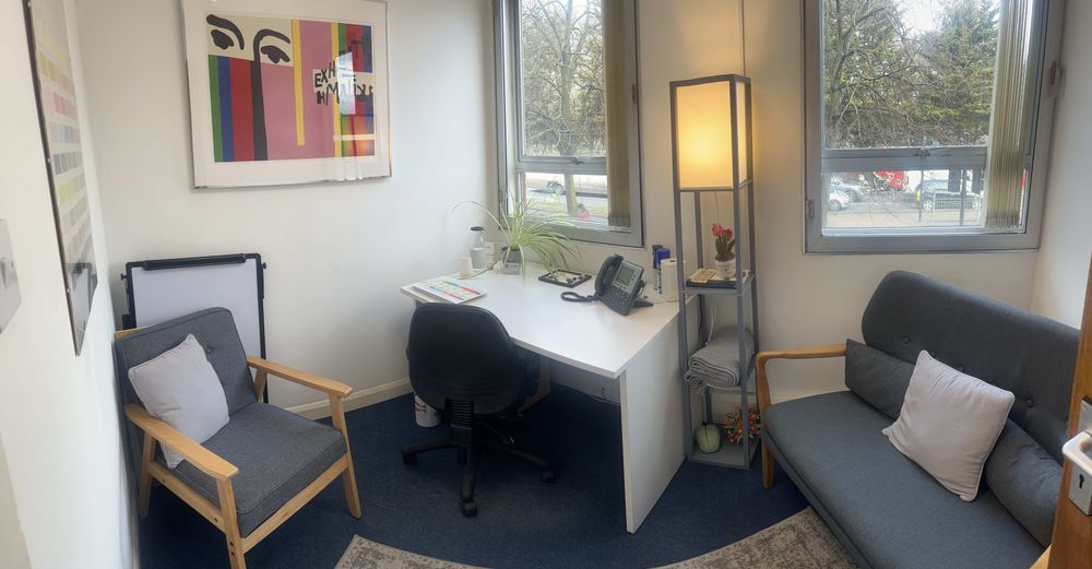 A room close to Richmond, Mortlake, North Sheen, East Sheen, Kew, Chiswick, Barnes via buses, trains.  Free local parking and lift access.