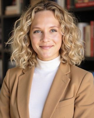 Photo of Tessa Louise Miller, Counselor, LMHCA