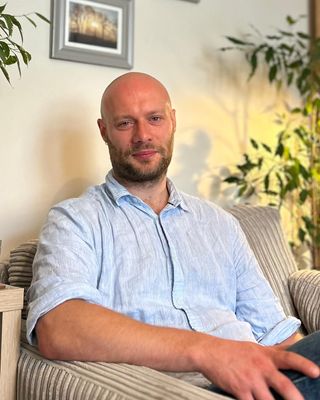 Photo of Matt Lewis, Psychotherapist, MA, UKCP Trainee