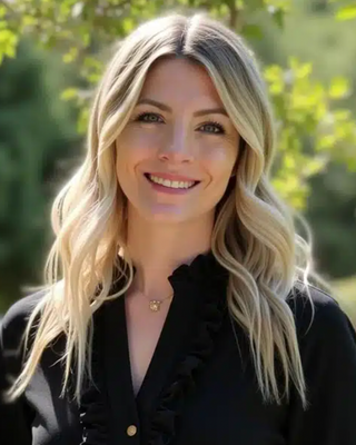 Photo of Juliane Hayashi, Psychiatric Nurse Practitioner, PMHNP