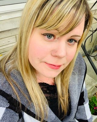 Photo of Lyndsay Robertson, Registered Social Worker, MSW, RSW