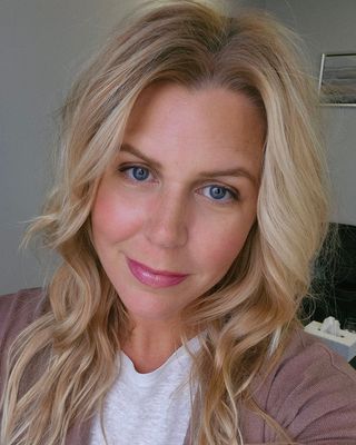 Photo of Dr. Andrea Guschlbauer, Psychologist, PhD, OPQ