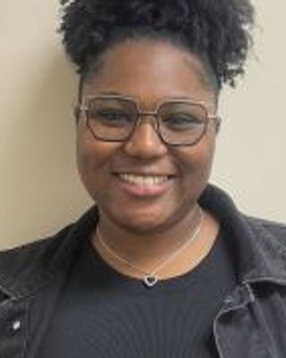 Photo of Avey Gibbs, LCSW Associate, LCSWA