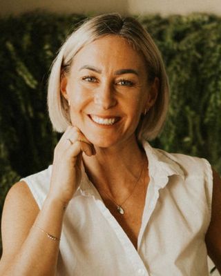 Photo of Kat Cuthbert - Kat Cuthbert: Trauma & Anxiety Therapist, Psychotherapist, MBABCP