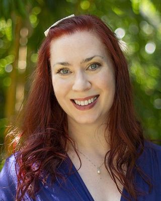 Photo of Victoria Norton, Psychotherapist, MSc, MUKCP