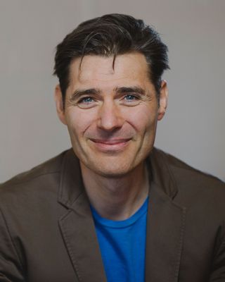 Photo of Simon Thomson, Counsellor, BSc, PMP, RTC
