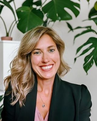 Photo of Carly Bischoff Mayer, Psychologist, PhD