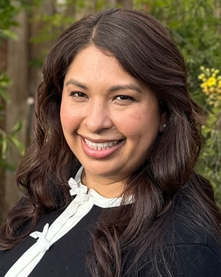 Photo of Leslie Luna, Marriage & Family Therapist, LMFT