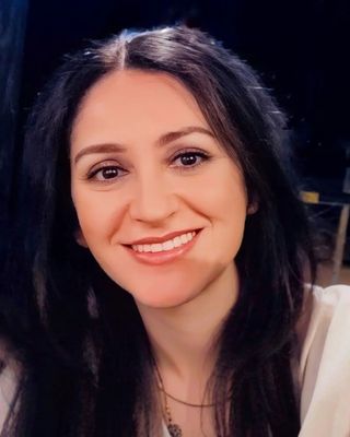 Photo of Ladan Razavi, Psychiatric Nurse Practitioner, PMHNP