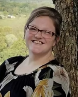 Photo of Larissa Clemons, Clinical Social Work/Therapist