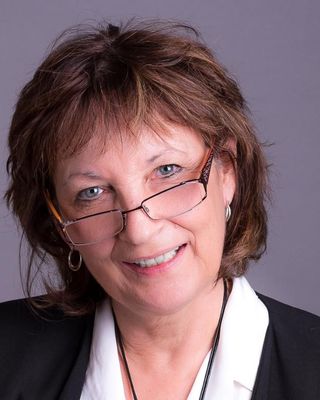 Photo of Linda McFadden, Registered Psychotherapist in Peterborough, ON