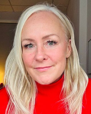 Photo of Julie Strain, Psychotherapist, MBACP