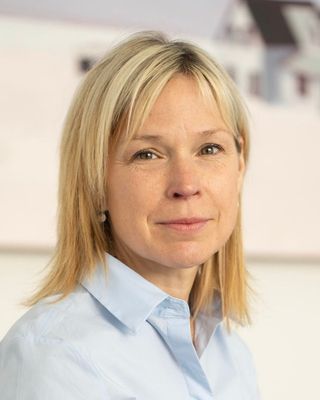 Photo of Bethany MacDonald, Psychotherapist, MA, MUKCP
