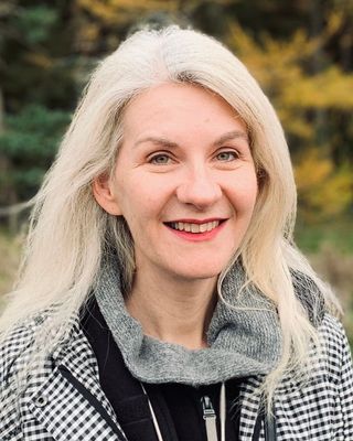 Photo of Lynsey Burns, Counsellor, MSc, MBACP