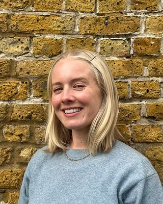 Photo of Holly Smelt, Psychotherapist, MA, HCPC-Drama Therap.