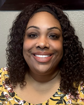 Photo of Leslie McCoy, Clinical Social Work/Therapist, LICSW