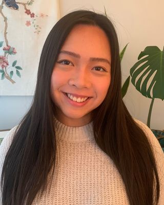 Photo of Lynn Nguyen, Registered Social Worker, Psychotherapist, MSW, RSW