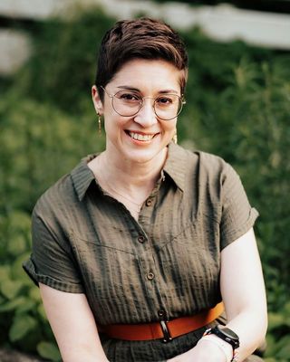 Photo of Jinger Kinner, Licensed Professional Clinical Counselor, MFT, LPCC